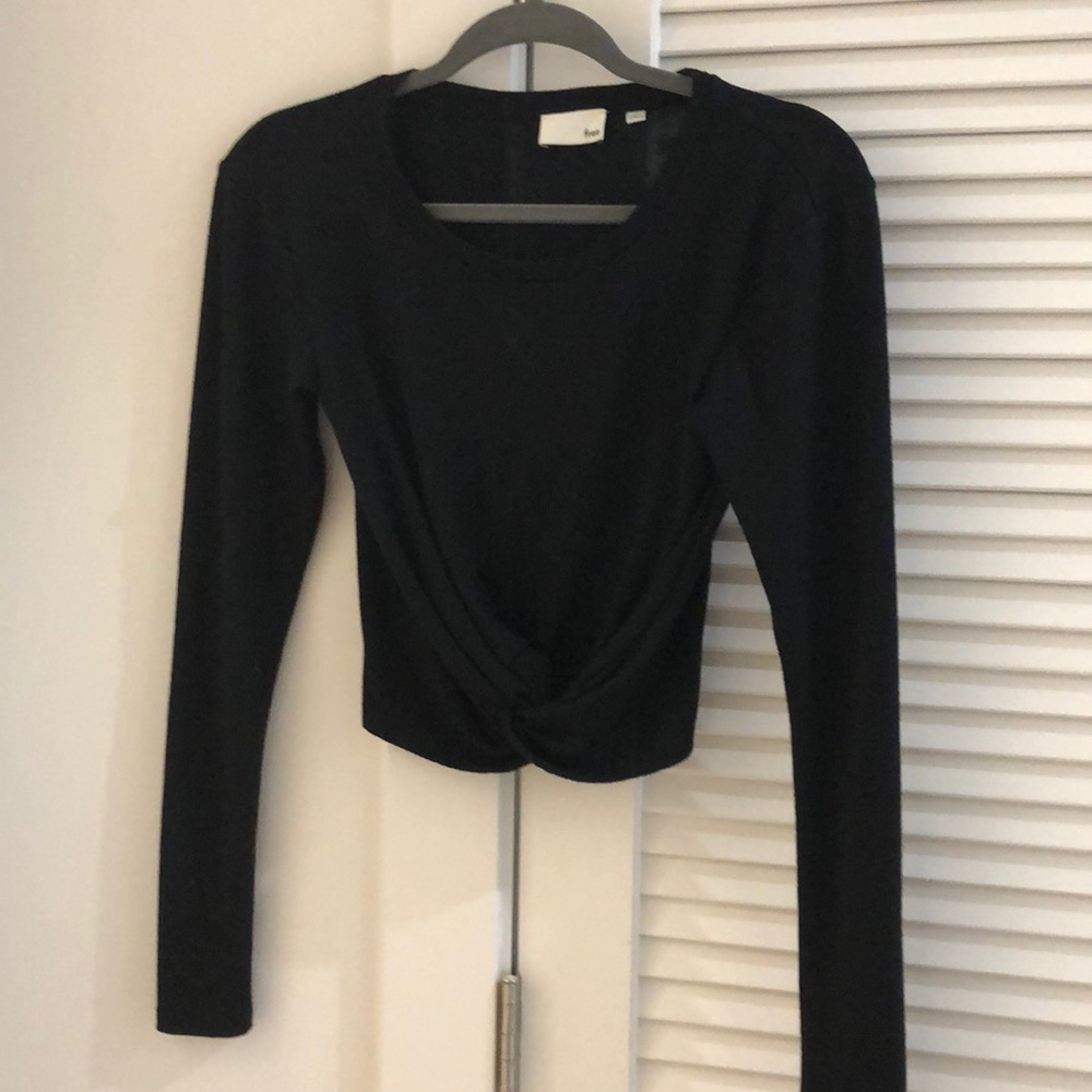 Long sleeve crop top - Wilfred ( aritzia)
